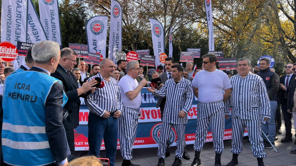 Devlet Memurları Konfederasyonu’ndan TBMM Önünde Dikkat Çeken Basın Açıklaması: “Memura Ek Zam Şarttır!”